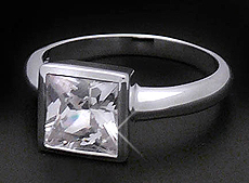Bižuterie a stříbrné šperky - 757, Tento nádherný prsten potvrzuje svoji inspiraci stylem art deco. Klasický kroužek zdobí masivní broušený kámen (zirkon CZ) s vysokým leskem. Prsten  je vyroben ze stříbra (Ag 925/1000) a má povrchovou antioxidační úpravu rhodiem, která mu zajistí trvale pěkný vzhled a vysoký lesk. 